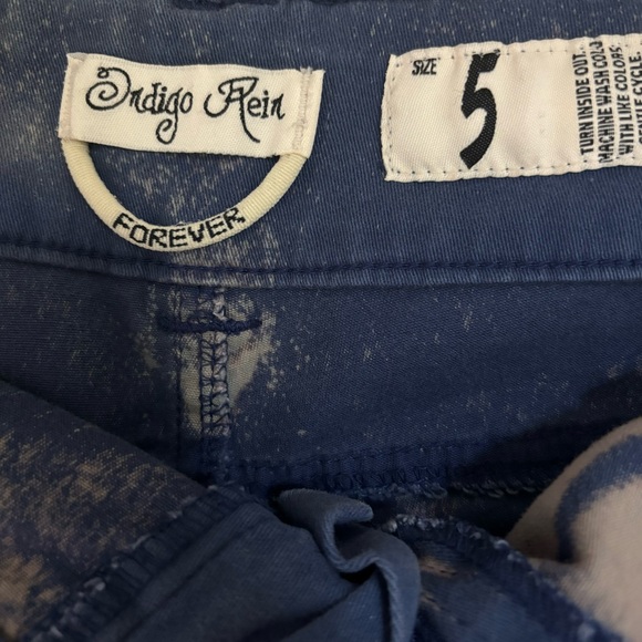 Blue Acid Wash Low Rise Shorts Size 5 - Picture 4 of 5